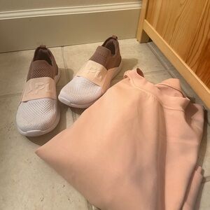 7 APL Lululemon - worn 2x LIKE NEW!!!🤩 white, peachy pink and mauve, so comfy!
